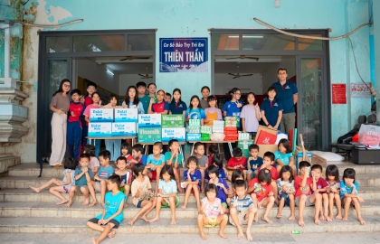 Hành trình sẻ chia yêu thương của thầy Talgat, Quý phụ huynh và lớp 5A tại Mái Ấm Thiên Thần